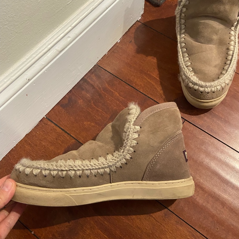 Mou boots, size 10, light brown with off white stitching